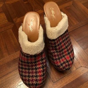 Anthropologie Miss Albright Terrestrial Clogs
PREOWNED/USED